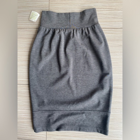 NWT Mandala Design Grey Stretch Pencil Skirt Size XS - Picture 5 of 8